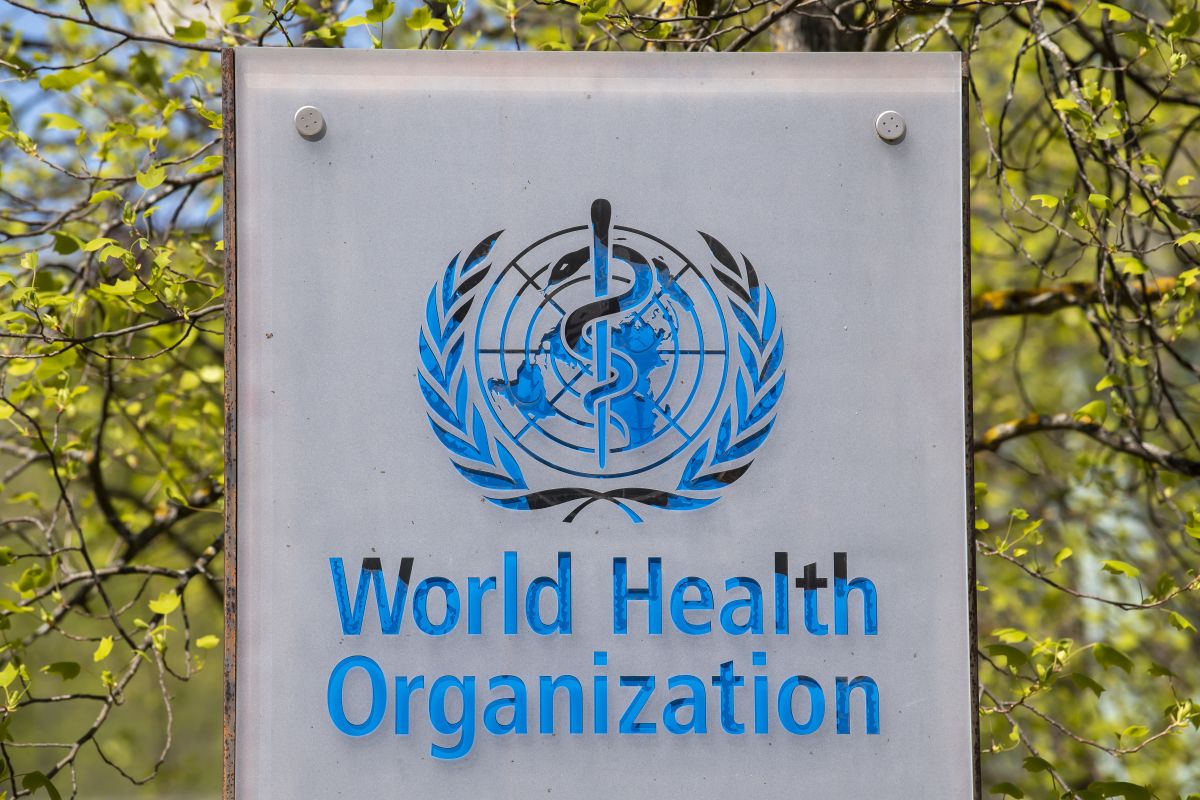 [Symbolbild] Das Logo der Weltgesundheitsorganisation am Hauptsitz in Genf, Schweiz, am 15. April 2020. Gemäss der WHO sind PCR-Tests zum Nachweis von Sars-CoV-2 hochverlässlich. Foto: Keystone-SDA / Martial Trezzini