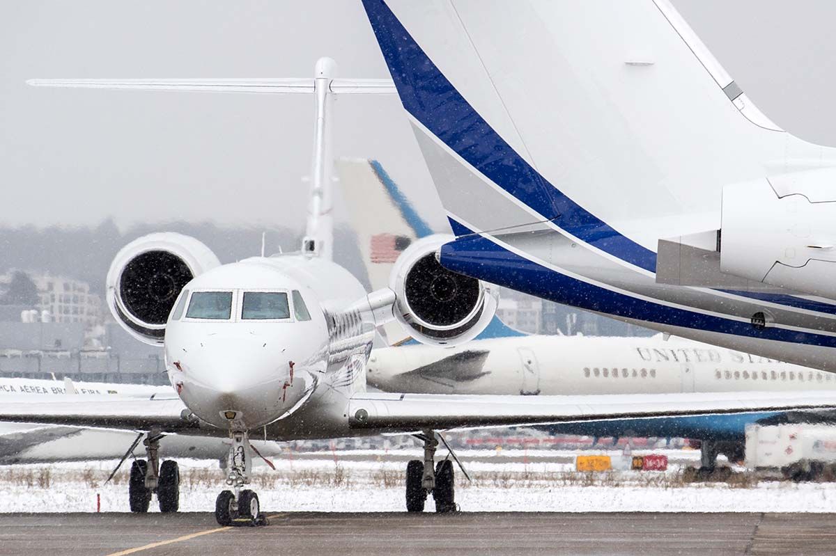 Die Anzahl Flugbewegungen von Geschäftsflugzeugen auf dem Flughafen Zürich-Kloten – hier am 16. Januar 2017 – ist während des WEF deutlich höher als sonst. Foto: Keystone-SDA / Ennio Leanza Die Anzahl Flugbewegungen von Geschäftsflugzeugen auf dem Flughafen Zürich-Kloten – hier am 16. Januar 2017 – ist während des WEF deutlich höher als sonst. Foto: Keystone-SDA / Ennio Leanza