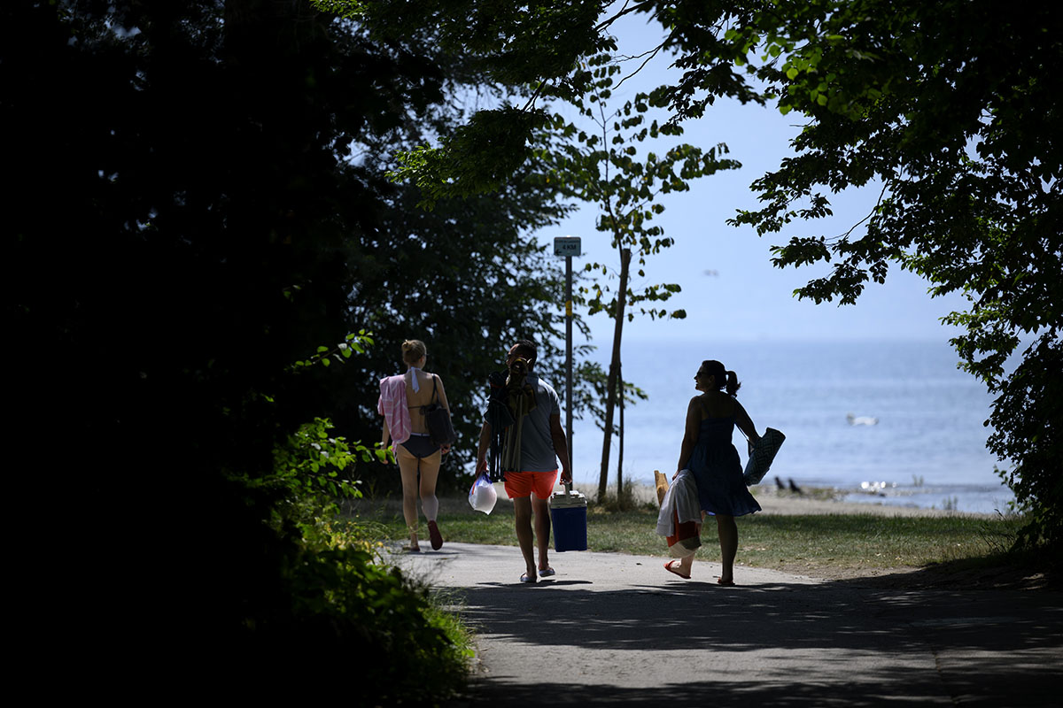 Die Grünanlage von Vidy (plage de Vidy) in Lausanne – hier am 19. Juni 2022 – ist ein beliebter Treffpunkt. Auch an diesem Strand wird immer wieder Abfall unachtsam liegen gelassen, was für Ärger sorgt. Foto: Keystone-SDA/Laurent Gilliéron Die Grünanlage von Vidy (plage de Vidy) in Lausanne – hier am 19. Juni 2022 – ist ein beliebter Treffpunkt. Auch an diesem Strand wird immer wieder Abfall unachtsam liegen gelassen, was für Ärger sorgt. Foto: Keystone-SDA/Laurent Gilliéron