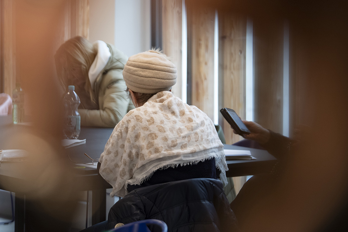 Flüchtlinge aus der Ukraine im März 2022 im Bundesasylzentrum in Chiasso. Zwei Jahre nach Kriegsausbruch leben rund 65'000 ukrainische Flüchtlinge in der Schweiz. Foto: Keystone-SDA/Ti-Press/Pablo Gianinazzi Flüchtlinge aus der Ukraine im März 2022 im Bundesasylzentrum in Chiasso. Zwei Jahre nach Kriegsausbruch leben rund 65'000 ukrainische Flüchtlinge in der Schweiz. Foto: Keystone-SDA/Ti-Press/Pablo Gianinazzi