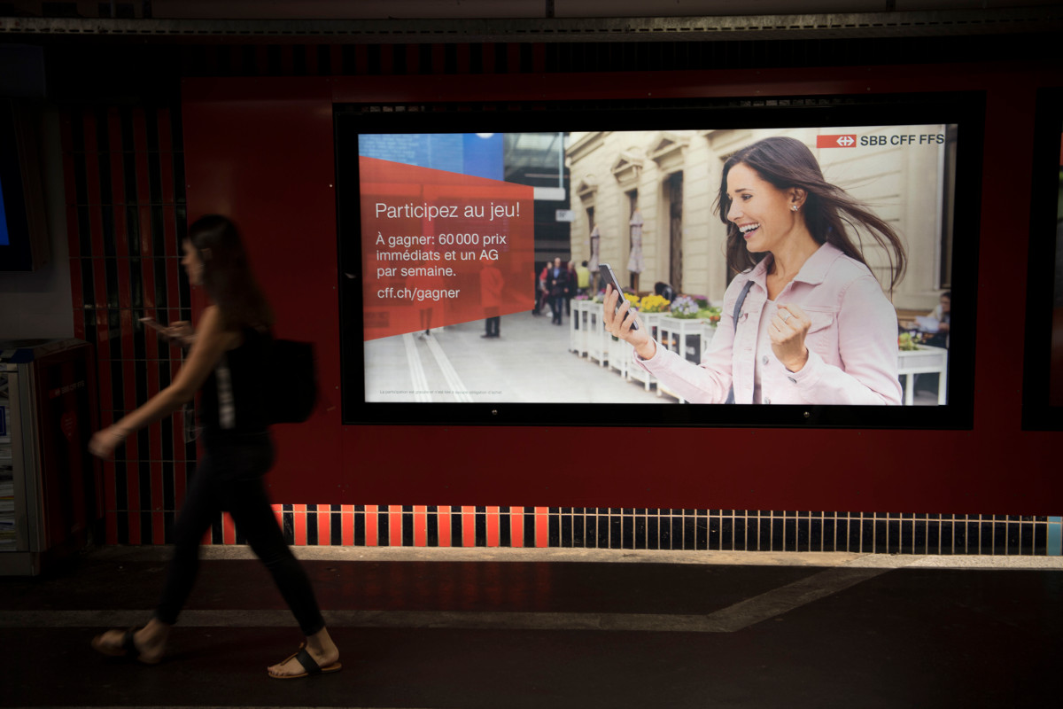 Affiche à la gare de Lausanne Affiche à la gare de Lausanne