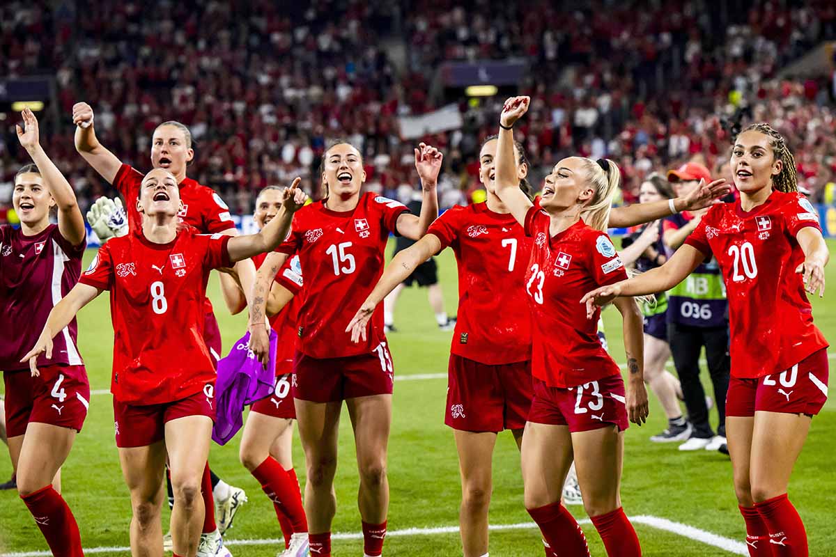 668682380 - Mit einem Unentschieden gegen Finnland schafft es die Schweizer Nationalmannschaft ins Viertelfinal. Foto: KEYSTONE / Jean-Christophe Bott 668682380 - Mit einem Unentschieden gegen Finnland schafft es die Schweizer Nationalmannschaft ins Viertelfinal. Foto: KEYSTONE / Jean-Christophe Bott
