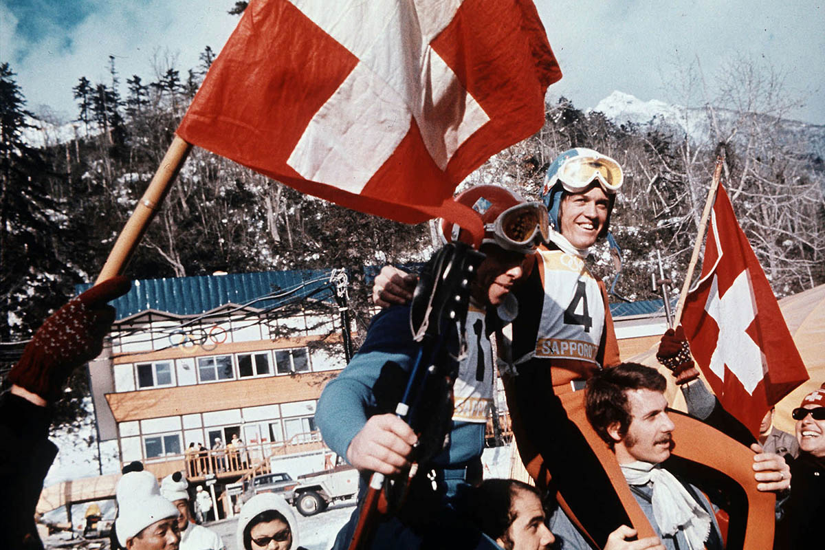 553371 - Keystone-ATS/Str - Lors des Jeux olympiques d'hiver de 1972, la délégation suisse a fêté les 