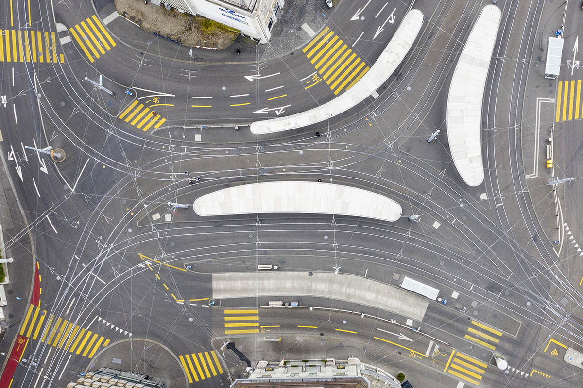 412844008 – Keystone-SDA/Ennio Leanza - Aerial view with a drone on the deserted tram and bus station 